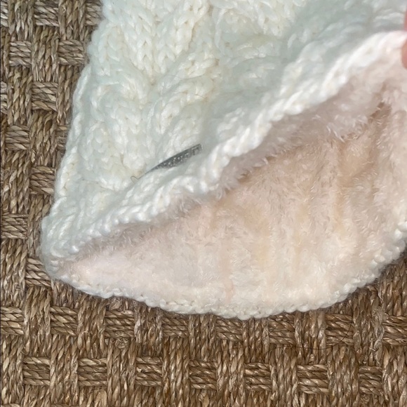 Turtlefur Cream Wool Blend Knit Pom-Pom Beanie with fuzzy fleece lining - Picture 5 of 8